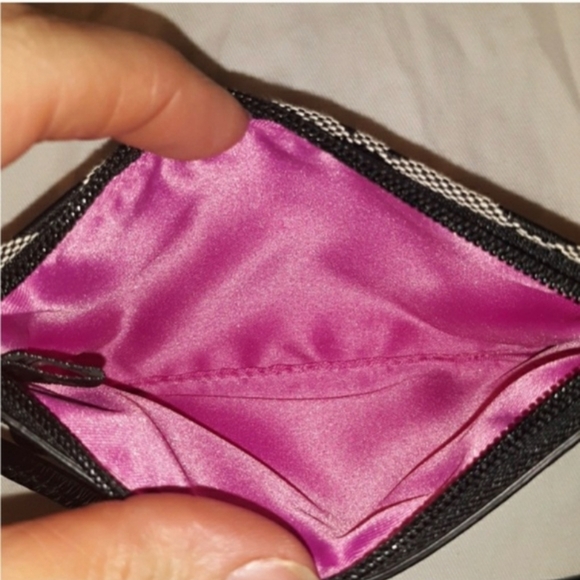 Rare Coach Poppy Black and White Floral Wristlet EUC TO LIKE NEW - Picture 3 of 8